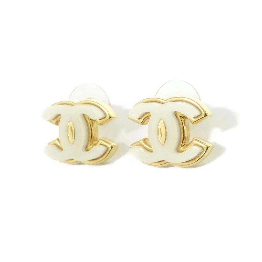 CHANEL White Earrings - Picture 2 of 3